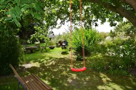 garten-schaukel-sitzbank Schaukel und Sitzbank im Garten